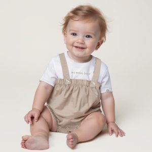 Completo premium bimba t-shirt e salopette beige