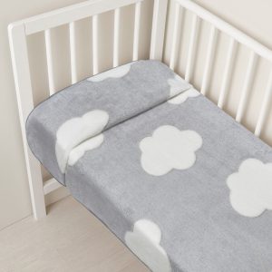Coperta per culla in finta pelliccetta grigio con nuvole bianche